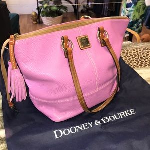 Dooney & Bourke, fushia handbag